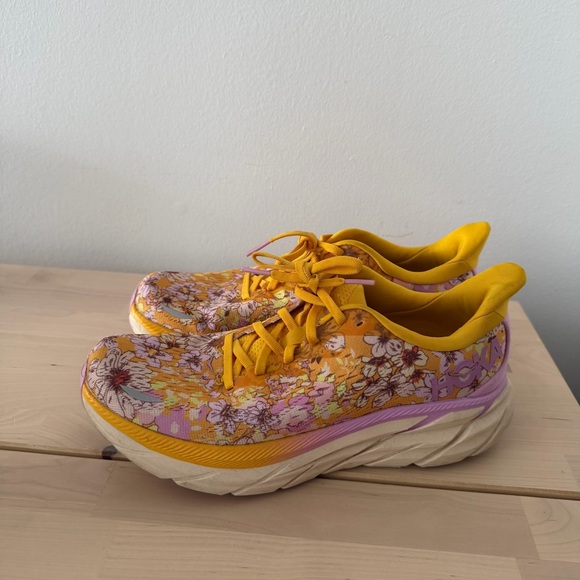 RARE Hoka x FP Movement Clifton 8 Golden Coast Floral, size 8.5 - Picture 2 of 7